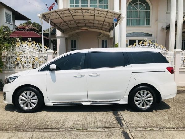 Kia grand canival รุ่นex ปี2017 สีขาวรถบ้าน เจ้าของขายเอง 1.25ล้าน